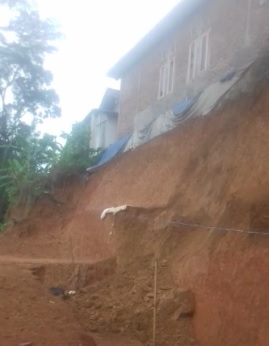 Ngeri, Eks Tambang Galian Tanah Ancam Longsor Rumah Warga di Desa Karangrau, Pemilik Rumah : Kami Ingin Aman