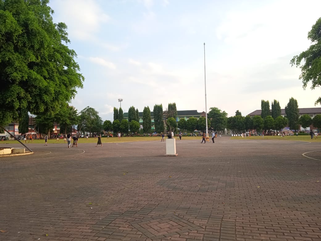 Zona Larangan Berjualan di Alun-alun Bakal Dikaji Ulang