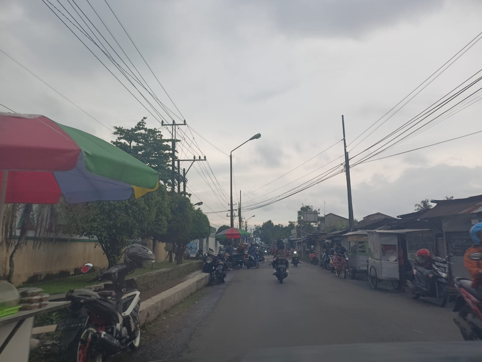 Penghujan dan Tonase, Picu Kerusakan Jalan Makin Parah