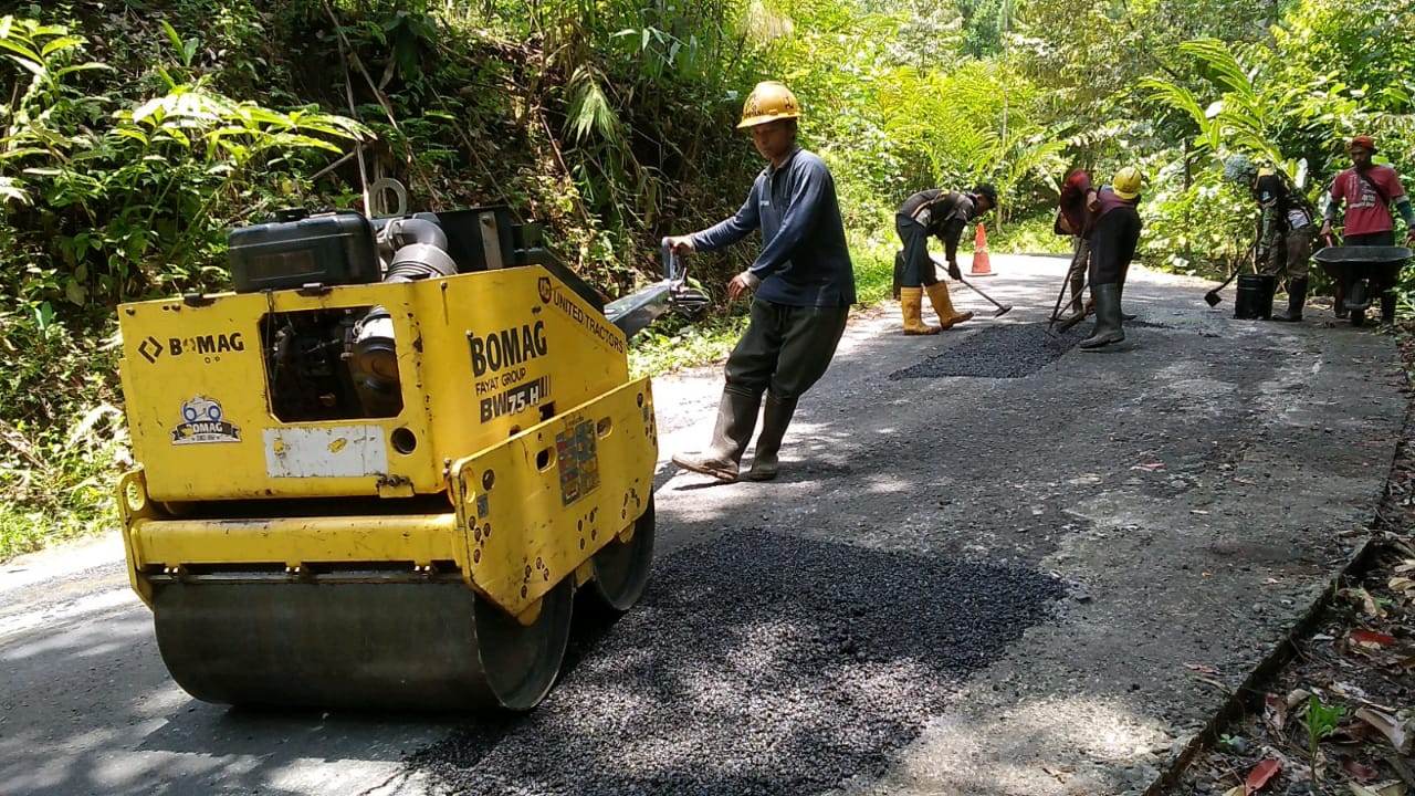 Kondisi Jalan di Kecamatan Tambak hingga Perbatasan Kabupaten Banjarnegara Rusak