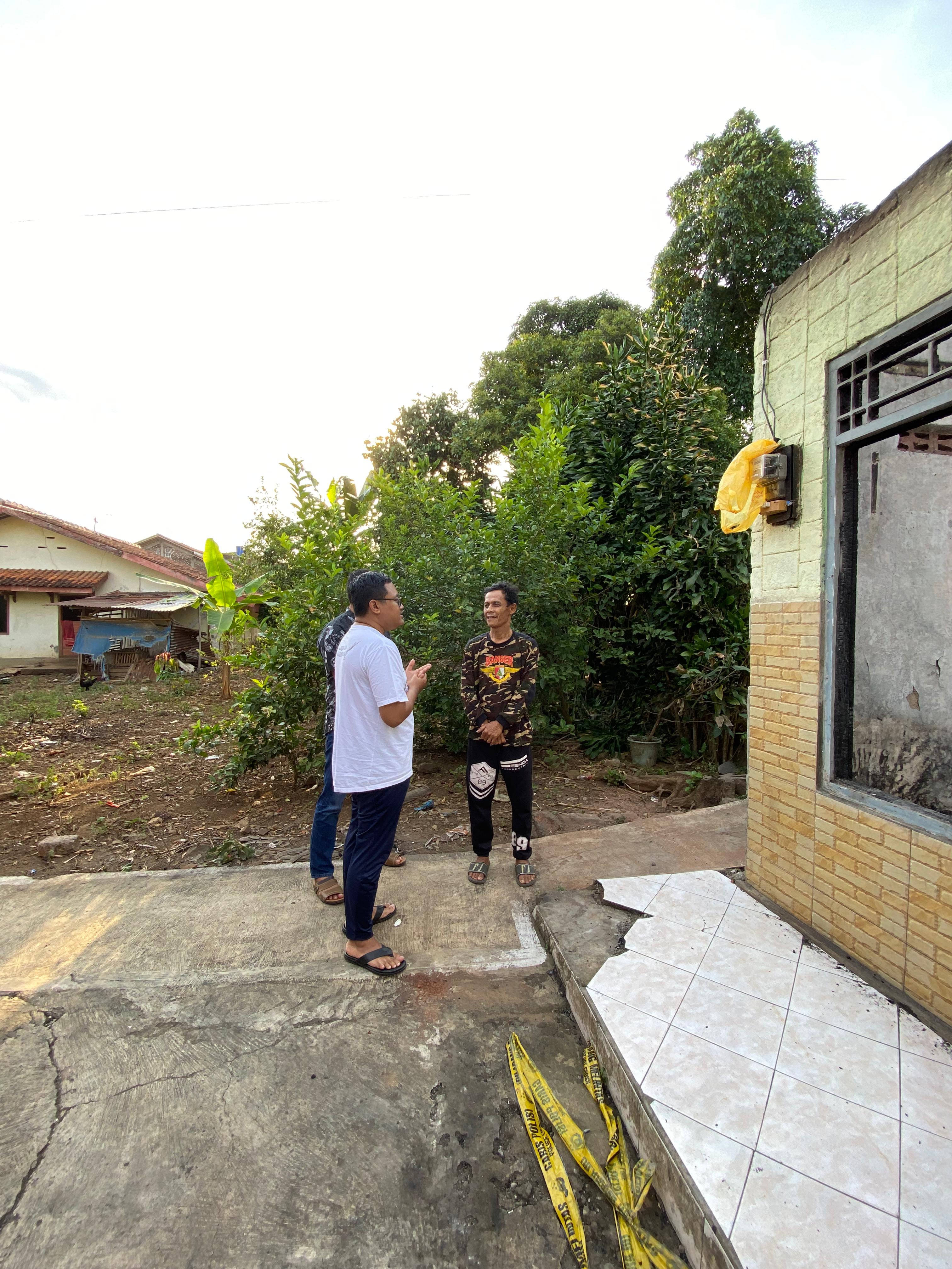 Beyond Banyumas Bantu Material Rumah Korban Kebakaran