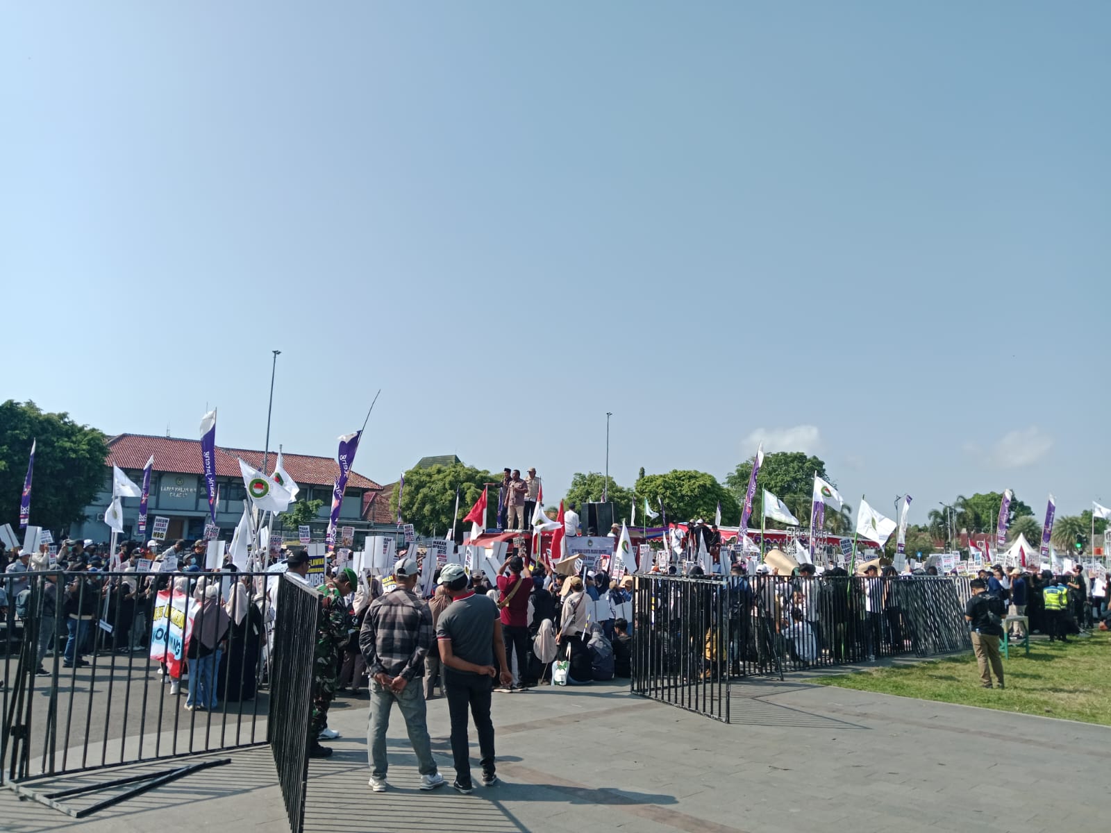 Ribuan Massa di Cilacap Gelar Aksi Damai Dukung Program MBG