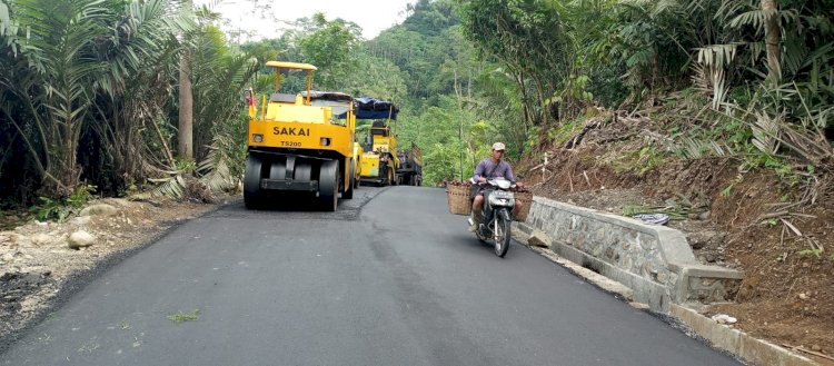 18 Kilometer Jalan Rusak Ruas Gripit–Kalibening Diperbaiki, Mobilitas Warga Makin Lancar