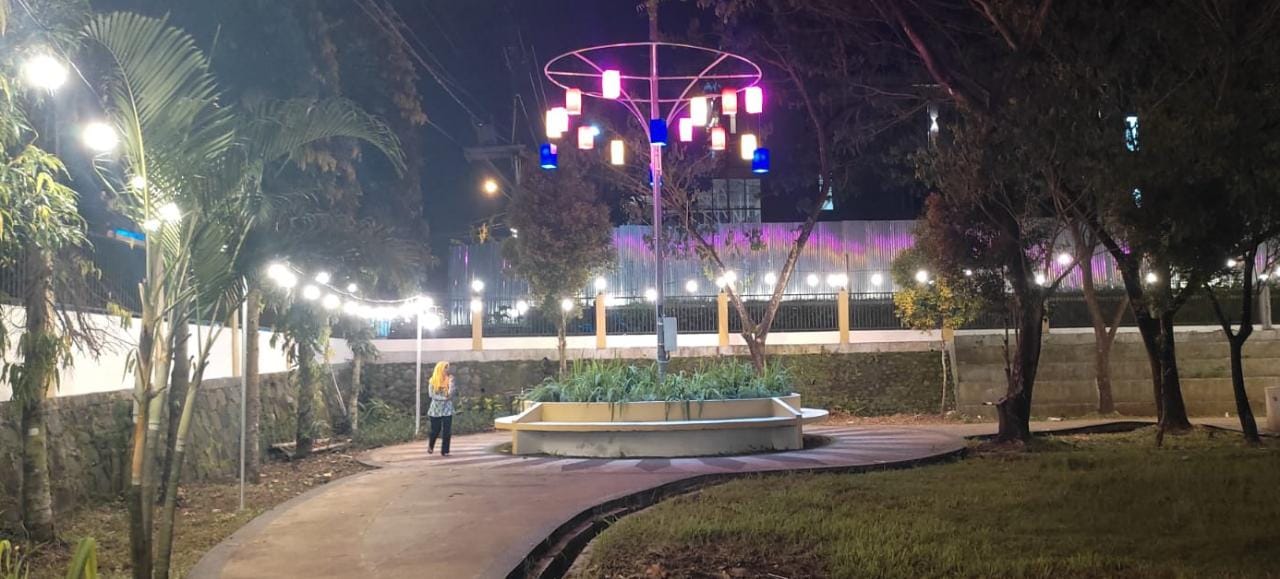 Fasilitas RTH Dilengkapi Lampu Taman 