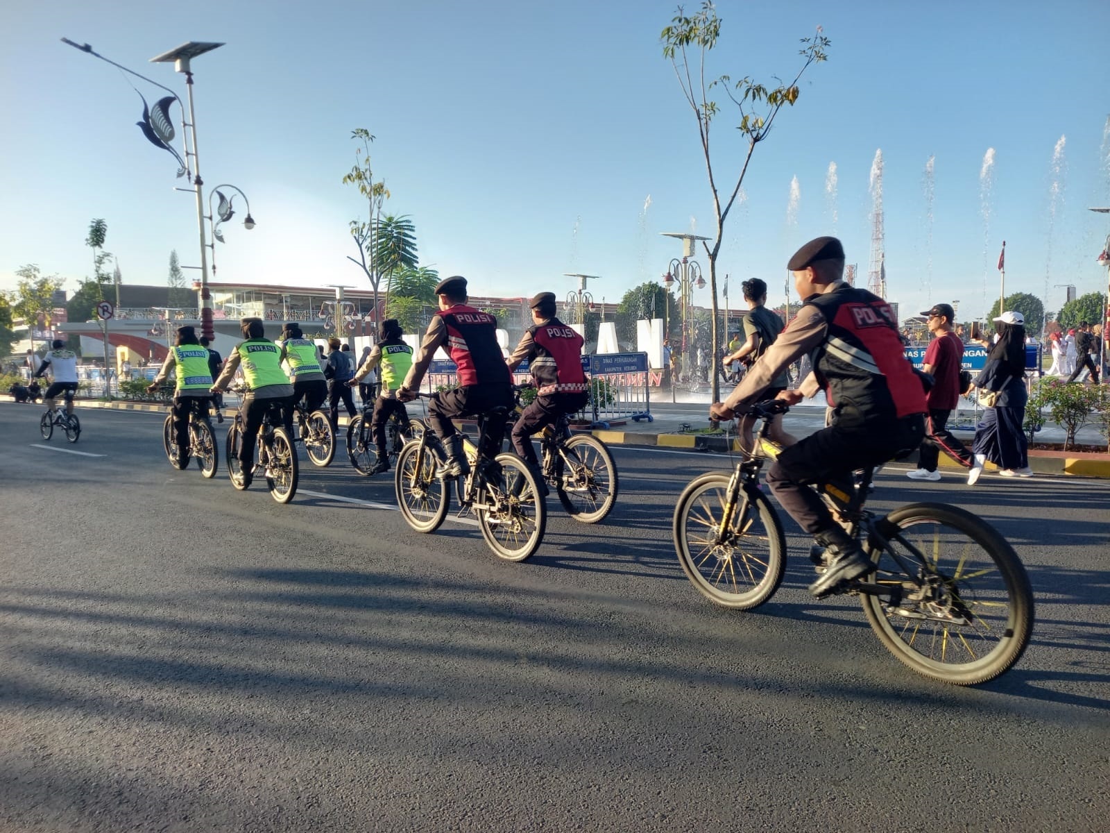 Pasukan Sepeda Kembali Tertibkan Alun-alun