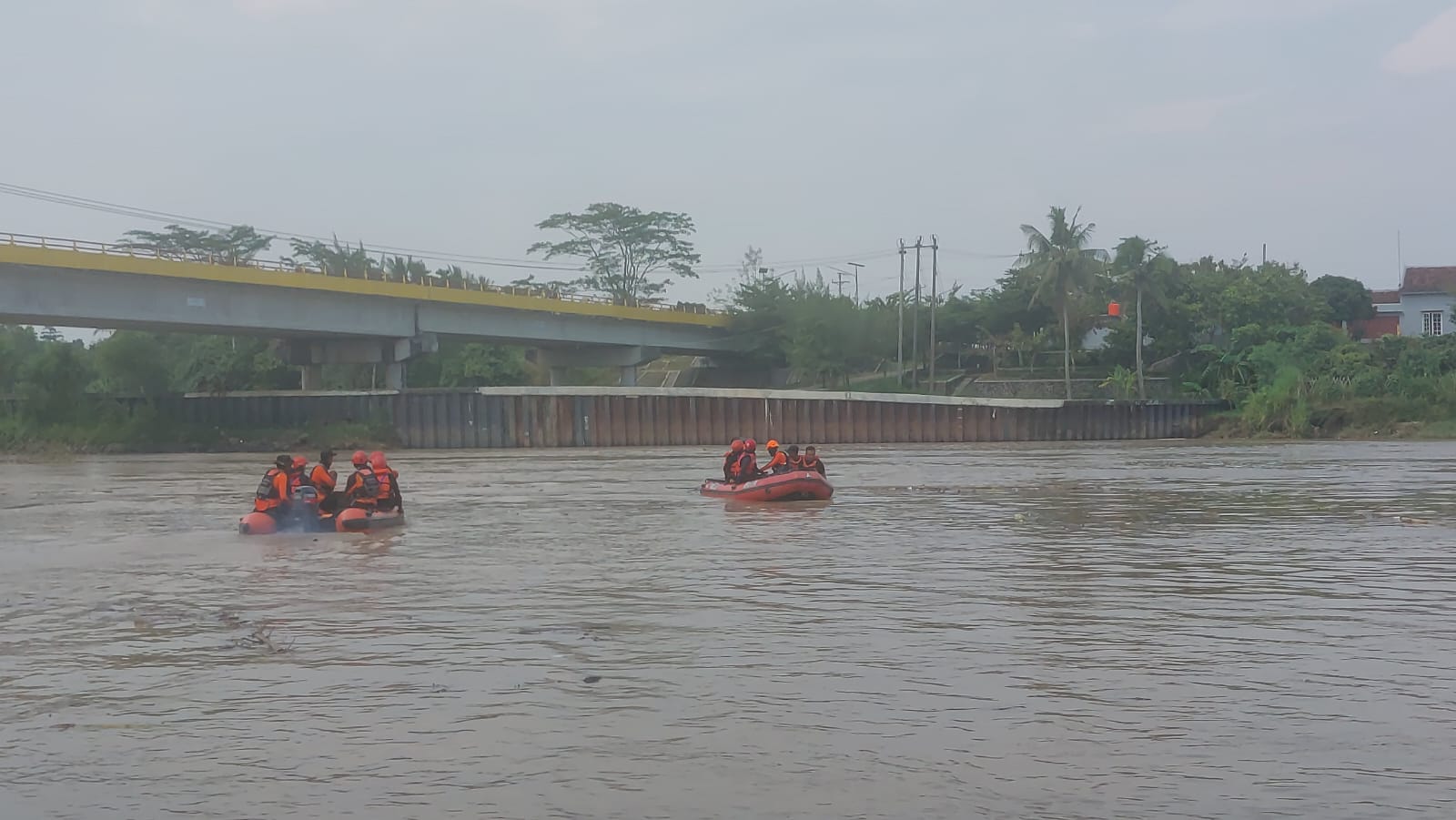 Tim SAR Perluas Pencarian Korban yang Hanyut  di Sungai Kretek Kebumen