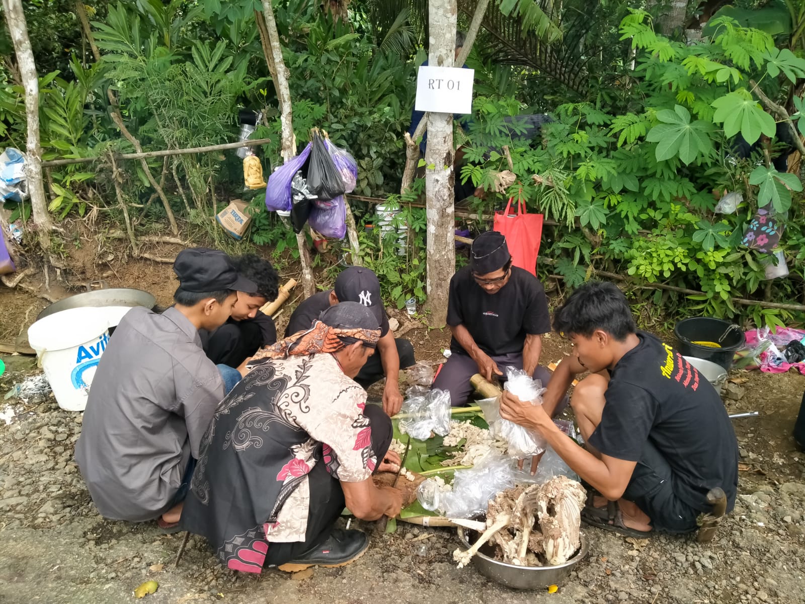Grumbul Karang Delima Petahunan Gelar Apitan Sedekah Bumi