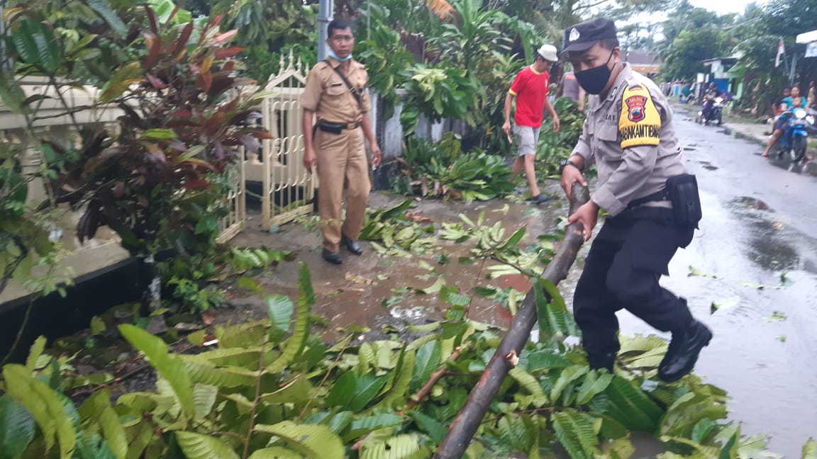 98 Rumah Rusak Akibat Bencana Angin Ribut di Desa Majasem Purbalingga 