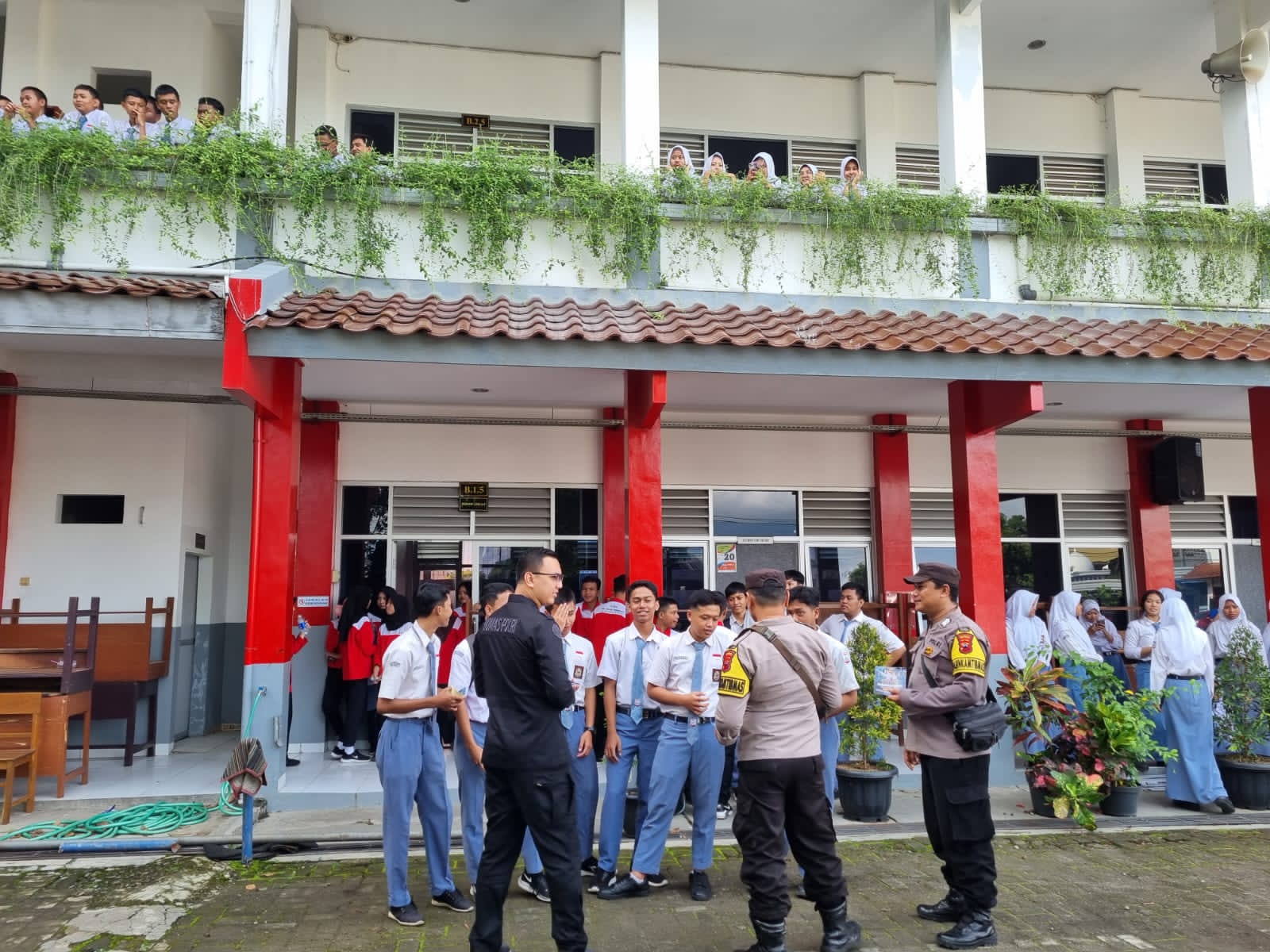 Cegah Penggunaan Knalpot Brong Dikalangan Pelajar, Polisi di Purwokerto Datangi Sekolah