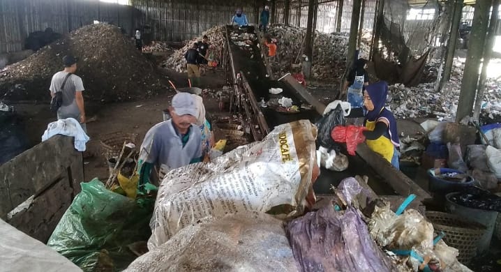 TPST Minta Pelanggan Pilah Tulang dan Kotoran Hewan Kurban