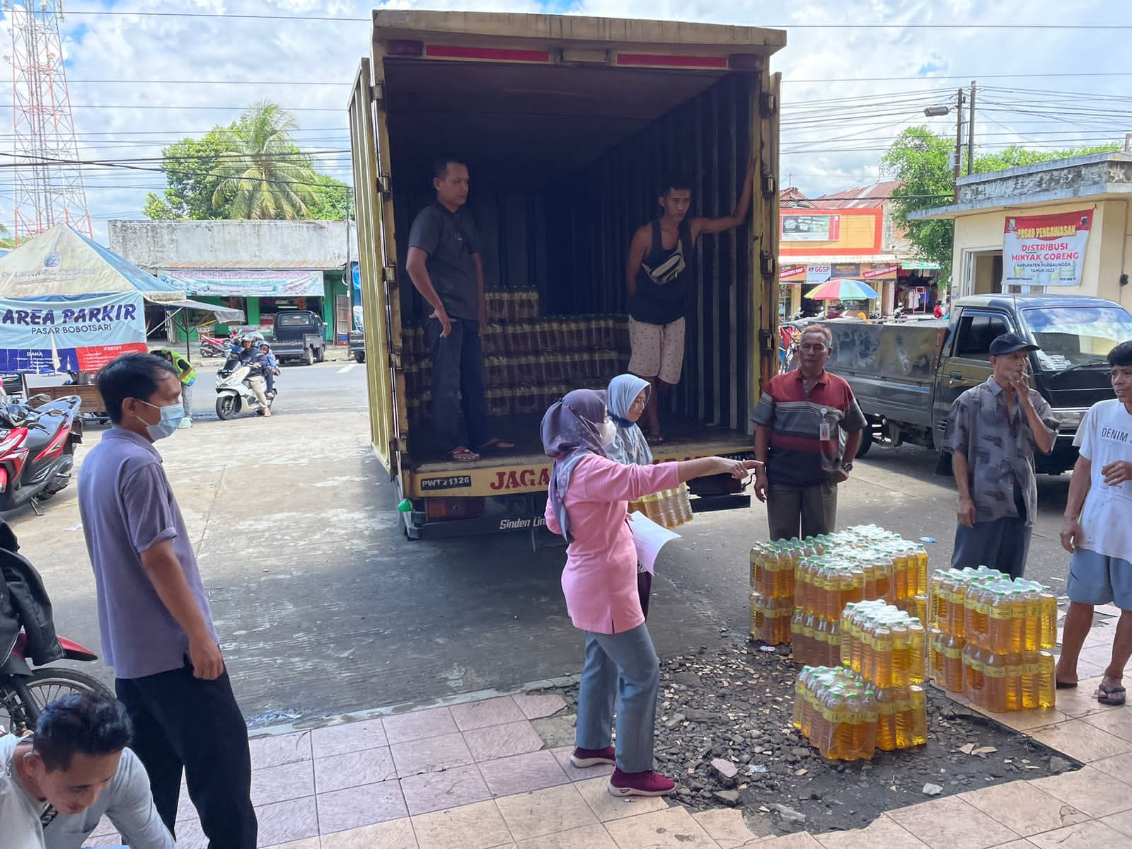 Jelang Ramadan, Purbalingga Terus Digelontor Operasi Pasar Minyak Goreng