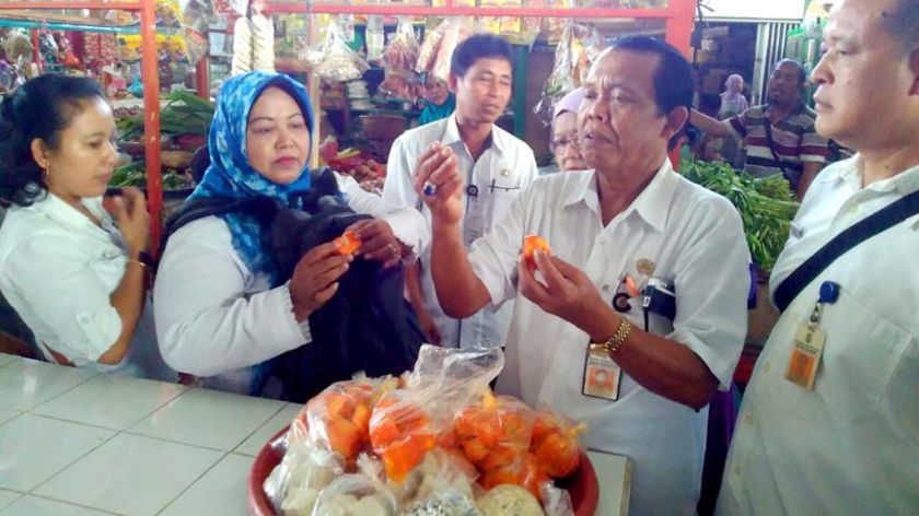 Disperindagkop Temukan Kerupuk Zat Kimia di Pasar Tanjung Sari, Cilacap Tengah