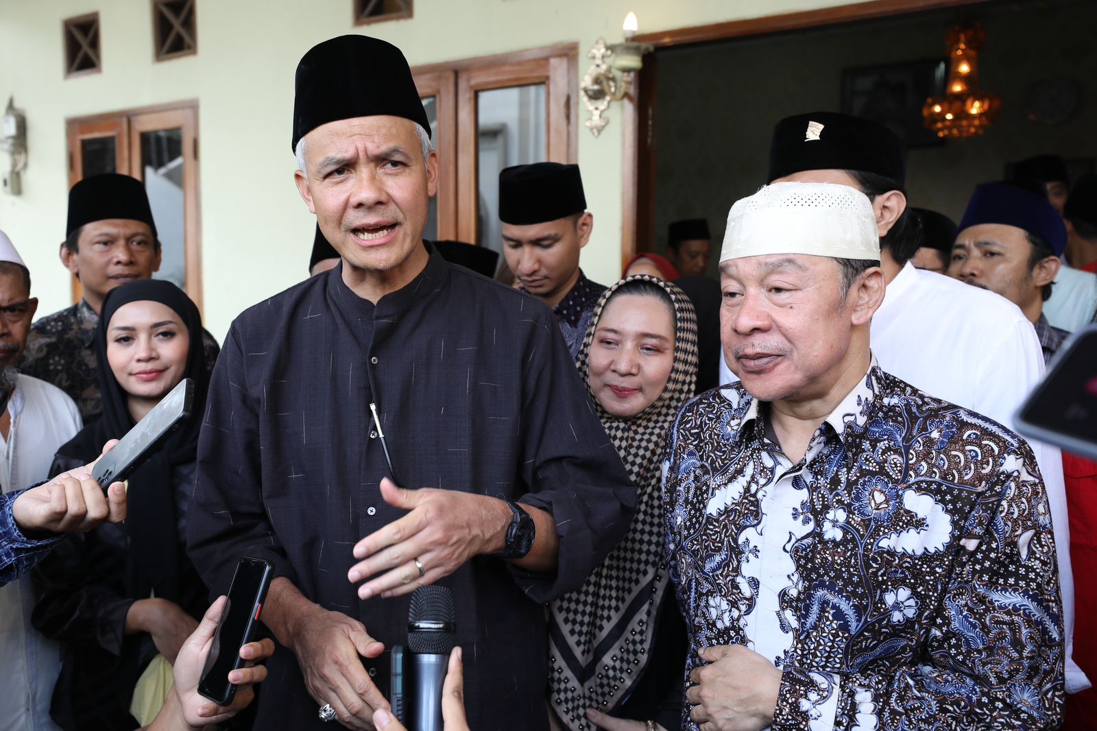Sowan Ponpes Buntet Cirebon; Ganjar Dapat Wejangan Soal Kebangsaan