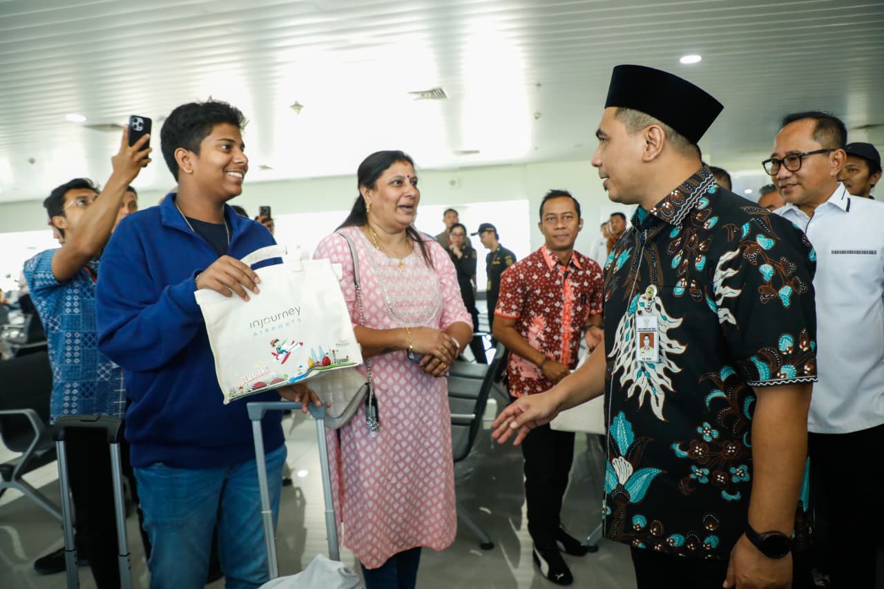 Wagub Jateng Lepas Penerbangan Perdana Semarang-Kuala Lumpur, Masyarakat Sambut Antusias