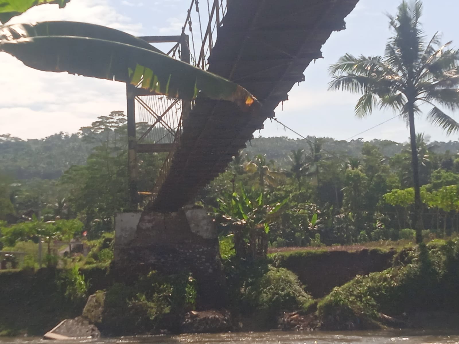 Akhir Agustus, Jembatan Gantung Sindang-Banjaran Diperbaiki 