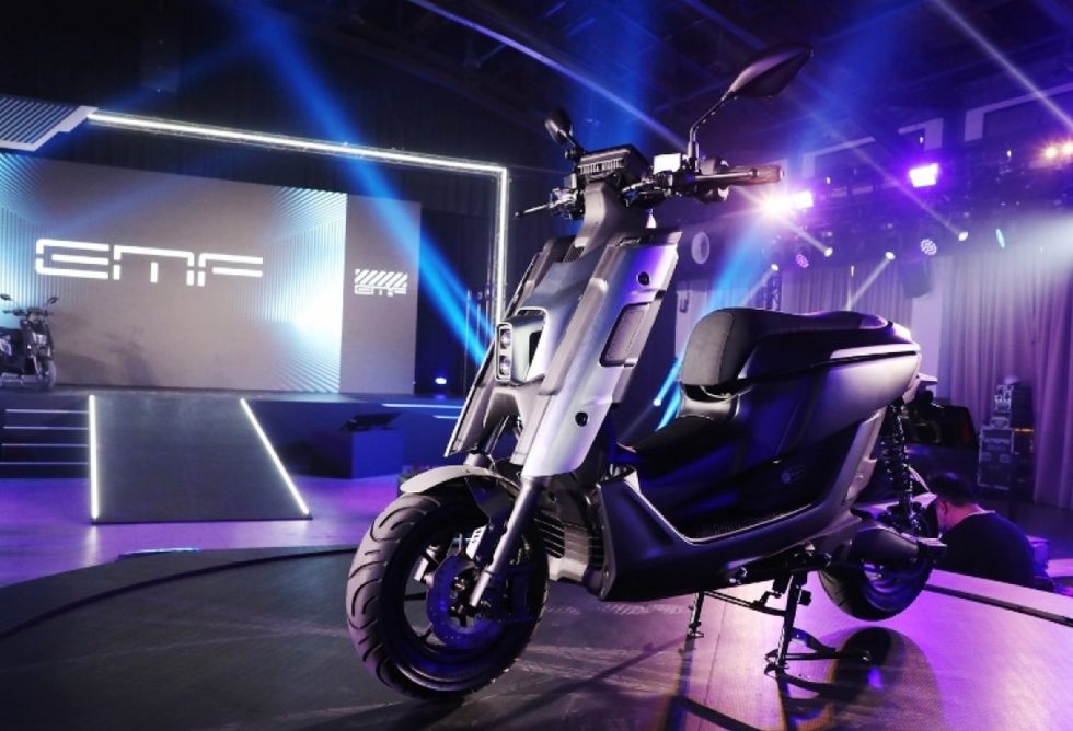 Resmi Meluncur! Intip Desain dan Warna Baru Motor Listrik Yamaha EMF 2024