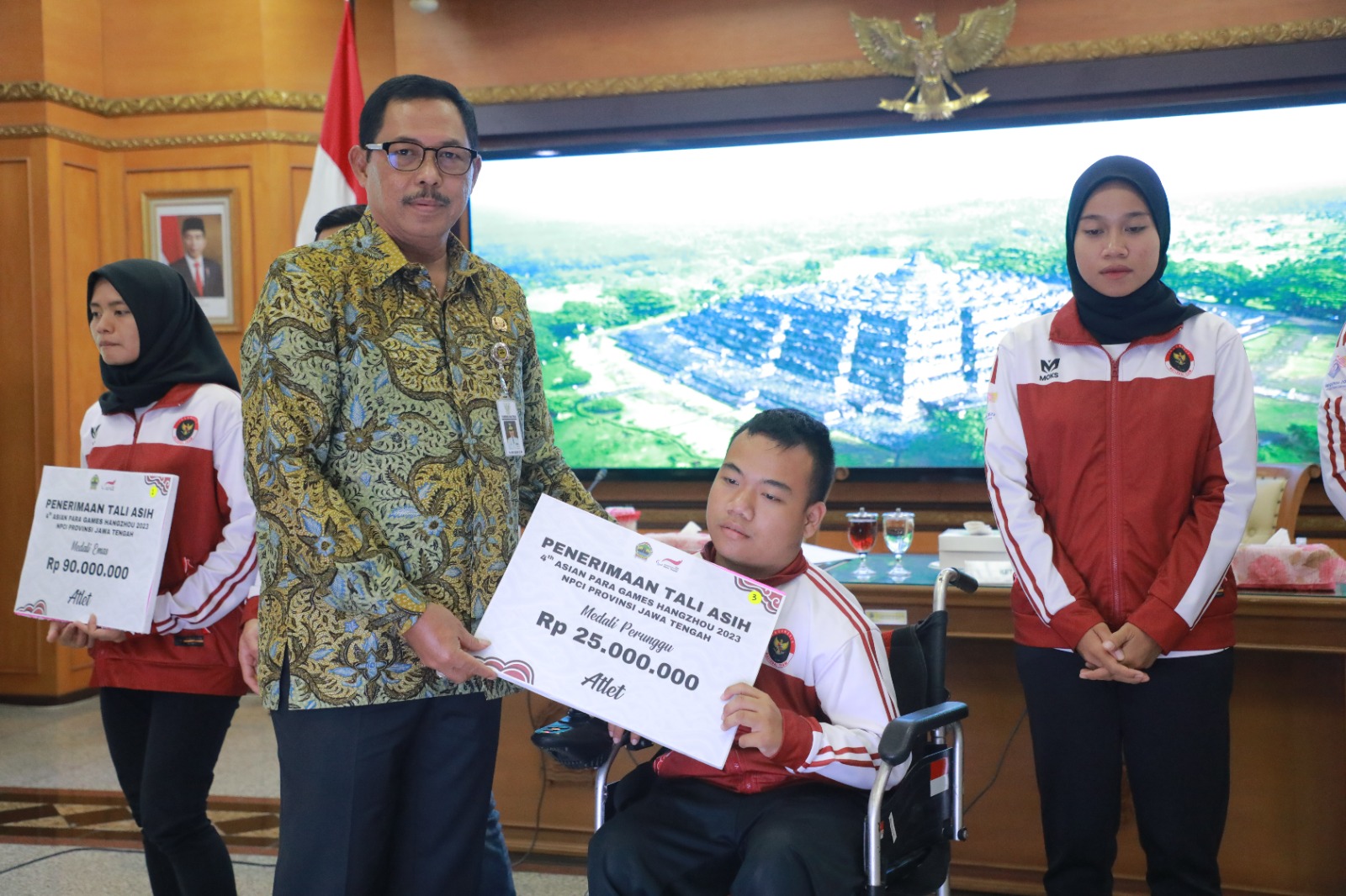 Sumbang 38 Medali, Pj Gubernur Jateng Beri Tali Asih Untuk Atlet dan Pelatih Paragames