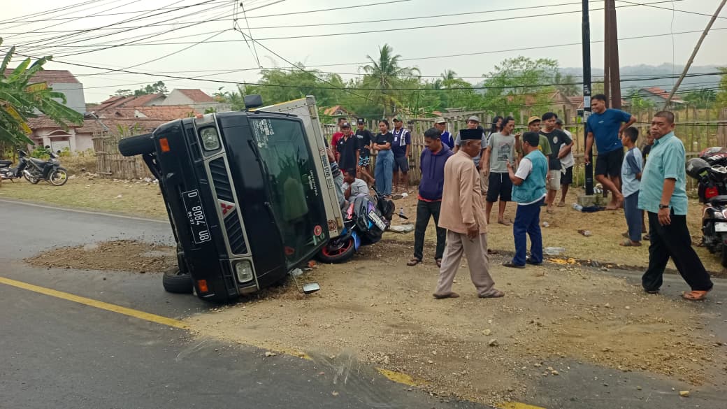 Pikap Selip Hantam Dua Motor di Wangon Banyumas, Dua Pengendara Terluka