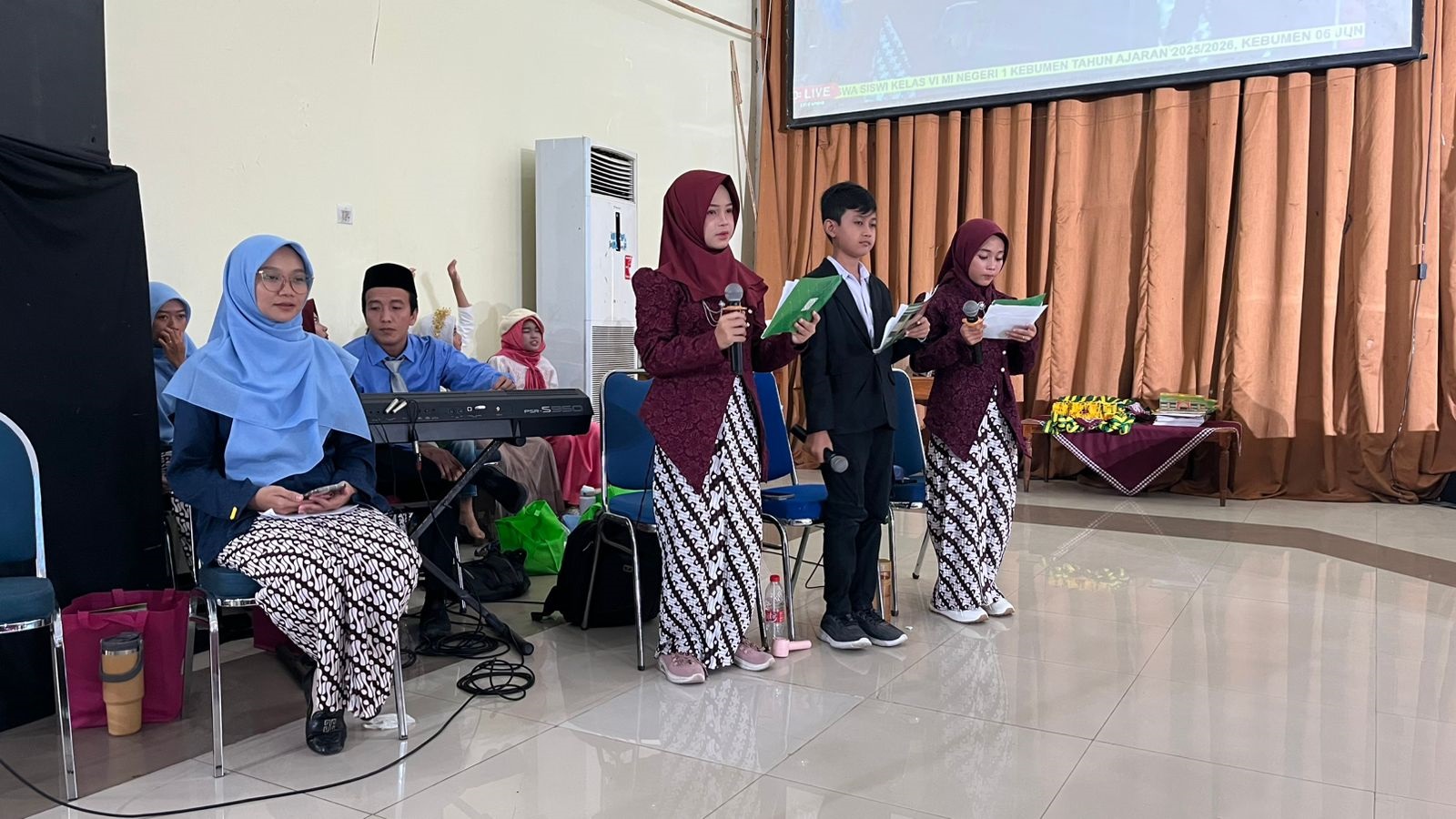 MC Tiga Bahasa Curi Perhatian