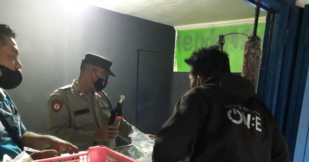 Miras Jenis Anggur Kolesom Dirazia dan Diamankan Polisi di Karanglewas  