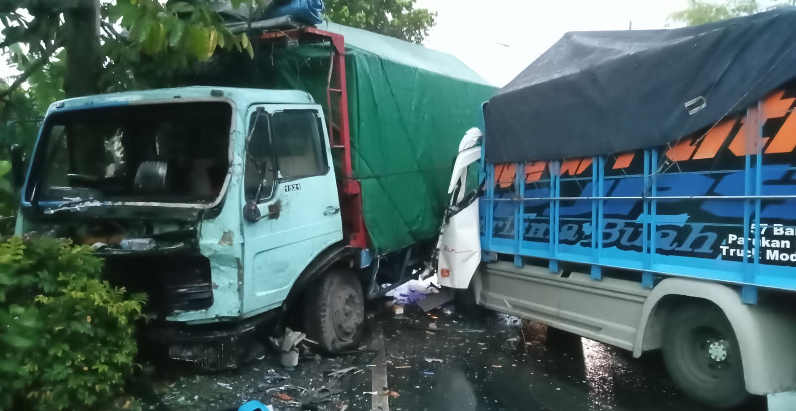 Jalanan Menurun dan Hujan, 3 Truk Terlibat Kecelakaan Beruntun di Ajibarang