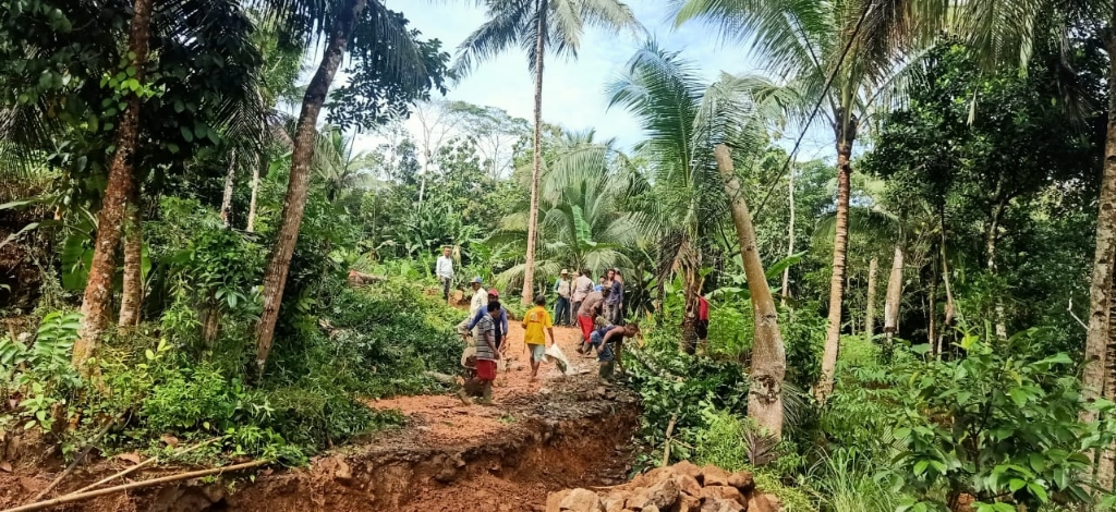 Jalan Desa di Desa Boja Majenang Terdampak Tanah Bergerak