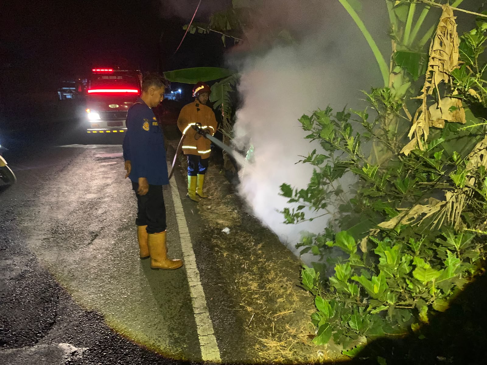 Bakar Sampah Ditinggal, Lahan di Depan SMPN 2 Kutasari Terbakar