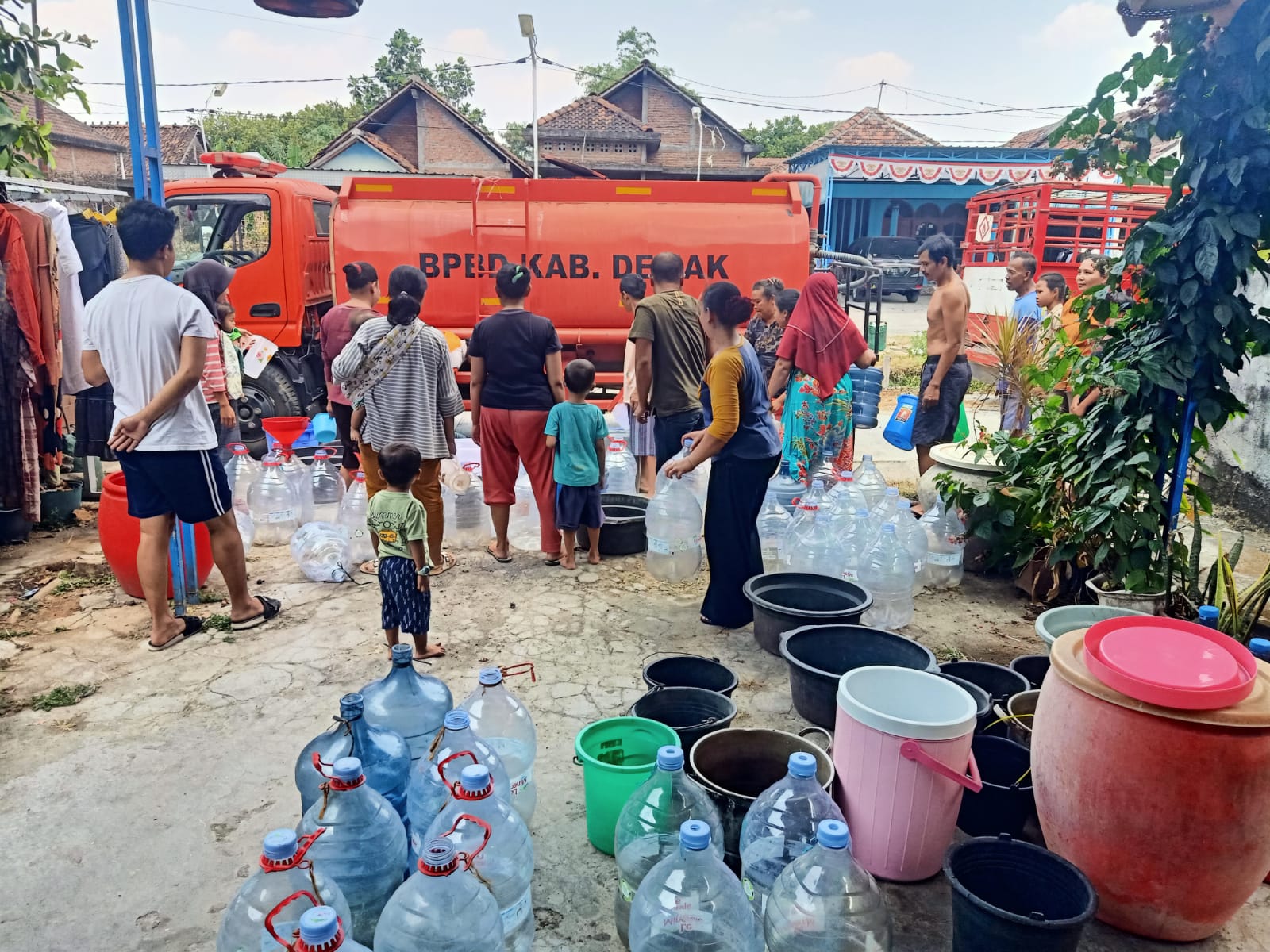 Dipersiapkan Sejak Mei, Penyaluran Air Bersih di Wilayah Terdampak di Jateng Berjalan Lancar