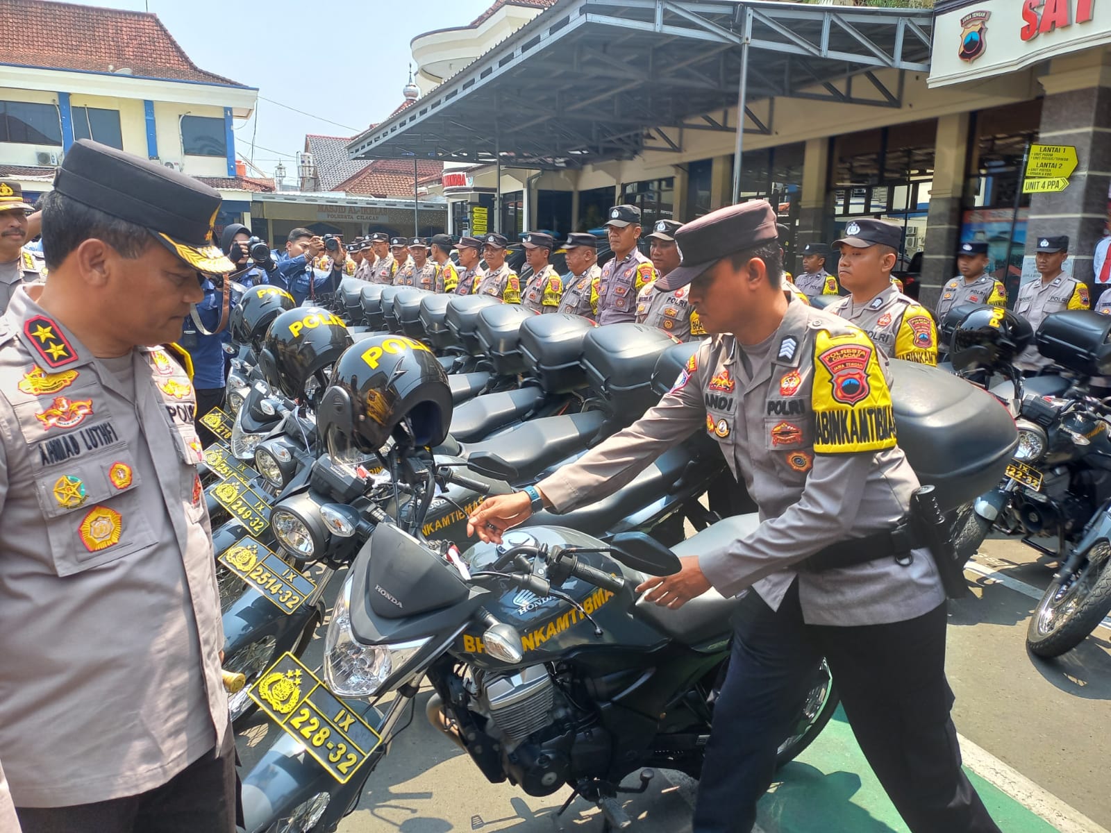 Cek Kesiapan Anggota Jelang Pemilu, Kapolda Jawa Tengah : Persiapan Hadapi Potensi Gangguan Keamanan 