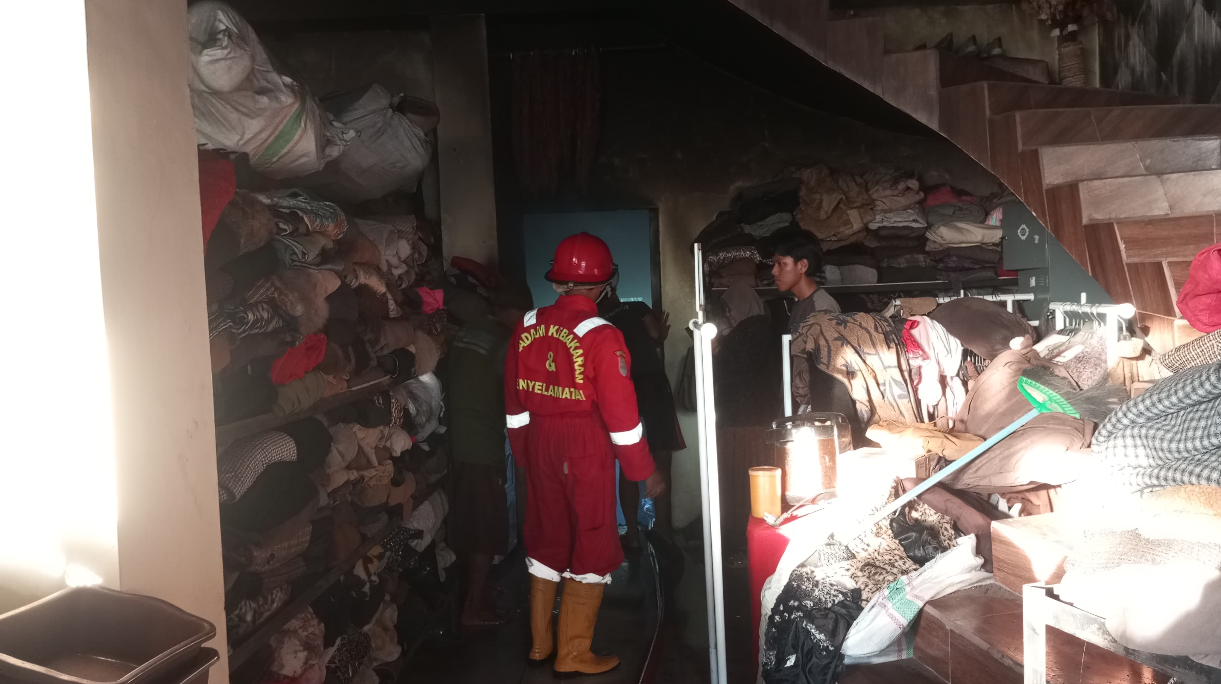 Gudang Toko Pakaian di Kesugihan Cilacap Terbakar, Diduga Korsleting Listrik