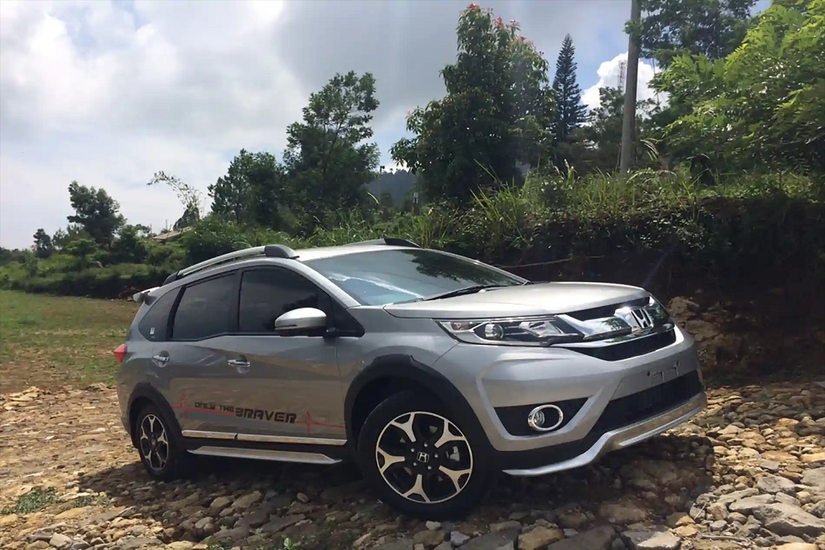 5 Fungsi Fitur Hill Start Assist di Mobil Modern & Cara Kerjanya!