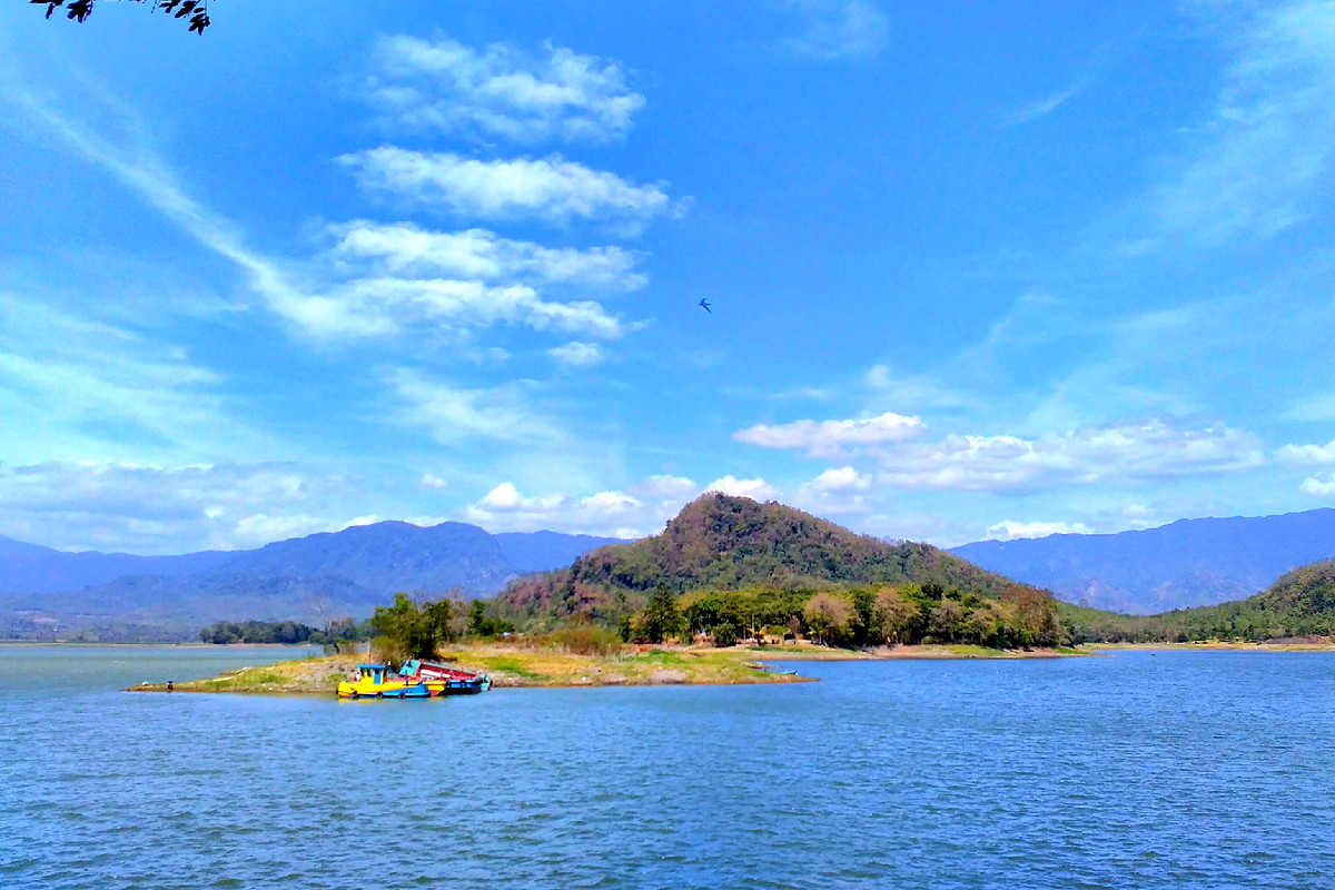 Wisata Waduk di Brebes yang Eksotis