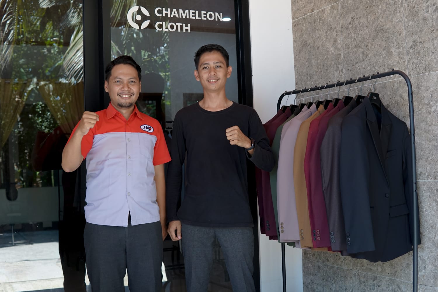 Chameleon Cloth Tembus Pasar Nasional Bersama JNE, Hadirkan Jas Eksklusif dari Cilacap 