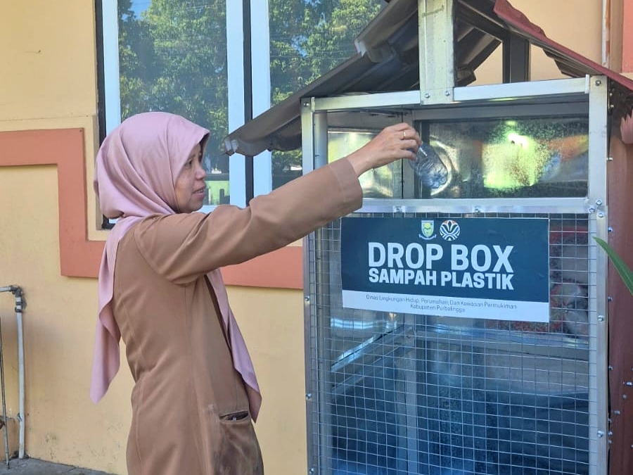 DLH PKP Purbalingga Manfaatkan CSR AMDK untuk Pengadaan Drop Box Sampah
