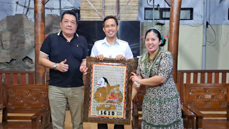 Dikunjungi Mba Rara Pawang, Bupati Komitmen Kembangkan Wilayah Srandil Sebagai Wisata Spiritual