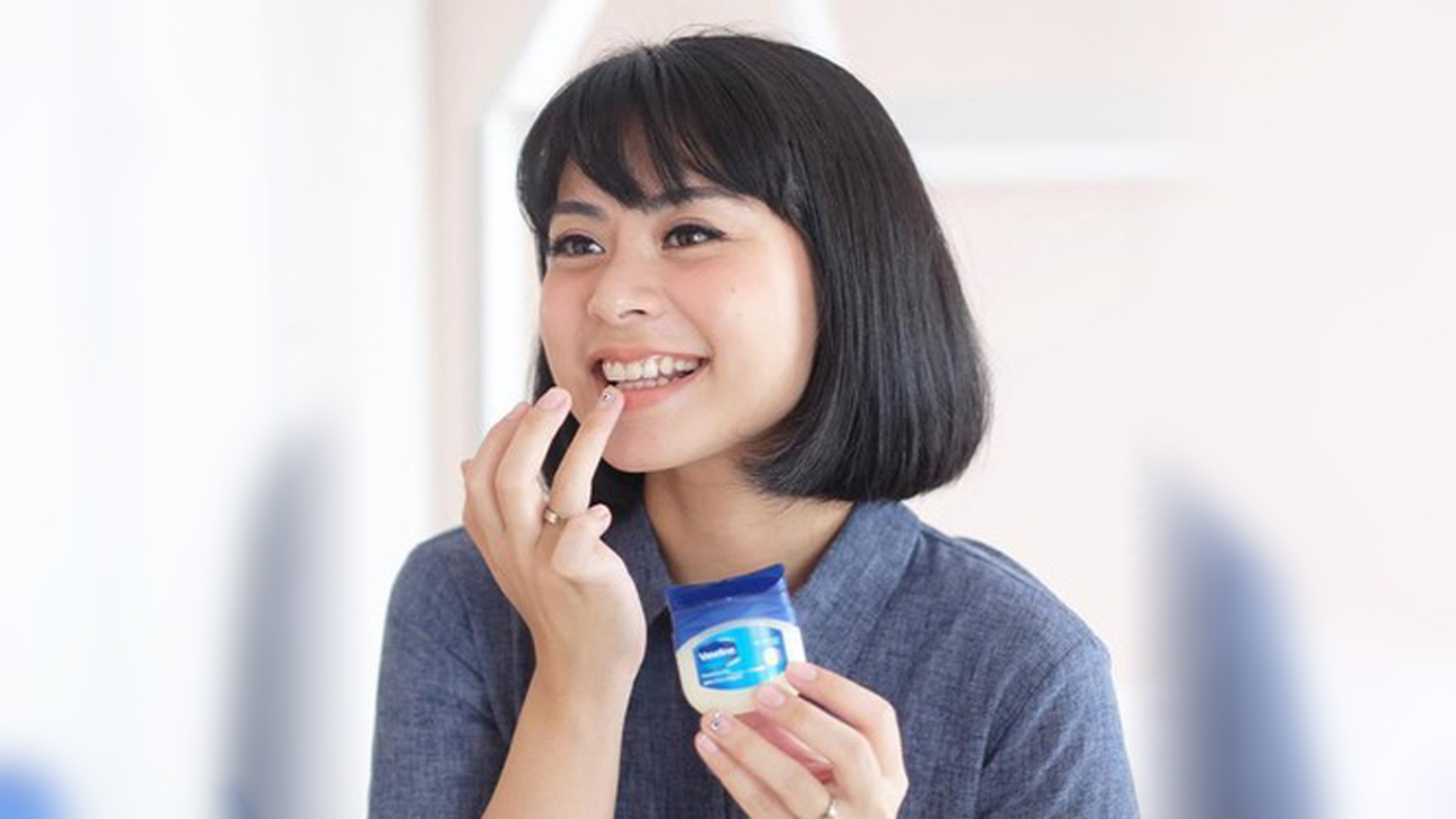 7 Beauty Hacks untuk Make Up dengan Vaseline Petroleum Jelly