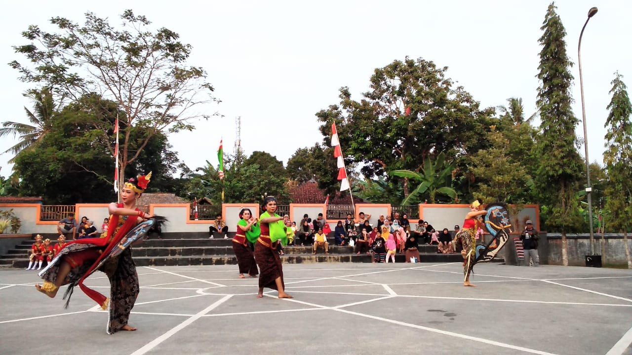 Kolaborasi Apik Antara Lengger Klasik dan Aplang di Kota Lama Banyumas  