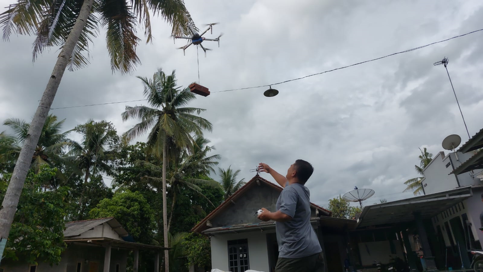 Warga Adimulyo Kebumen Buat Drone Custom untuk Mancing