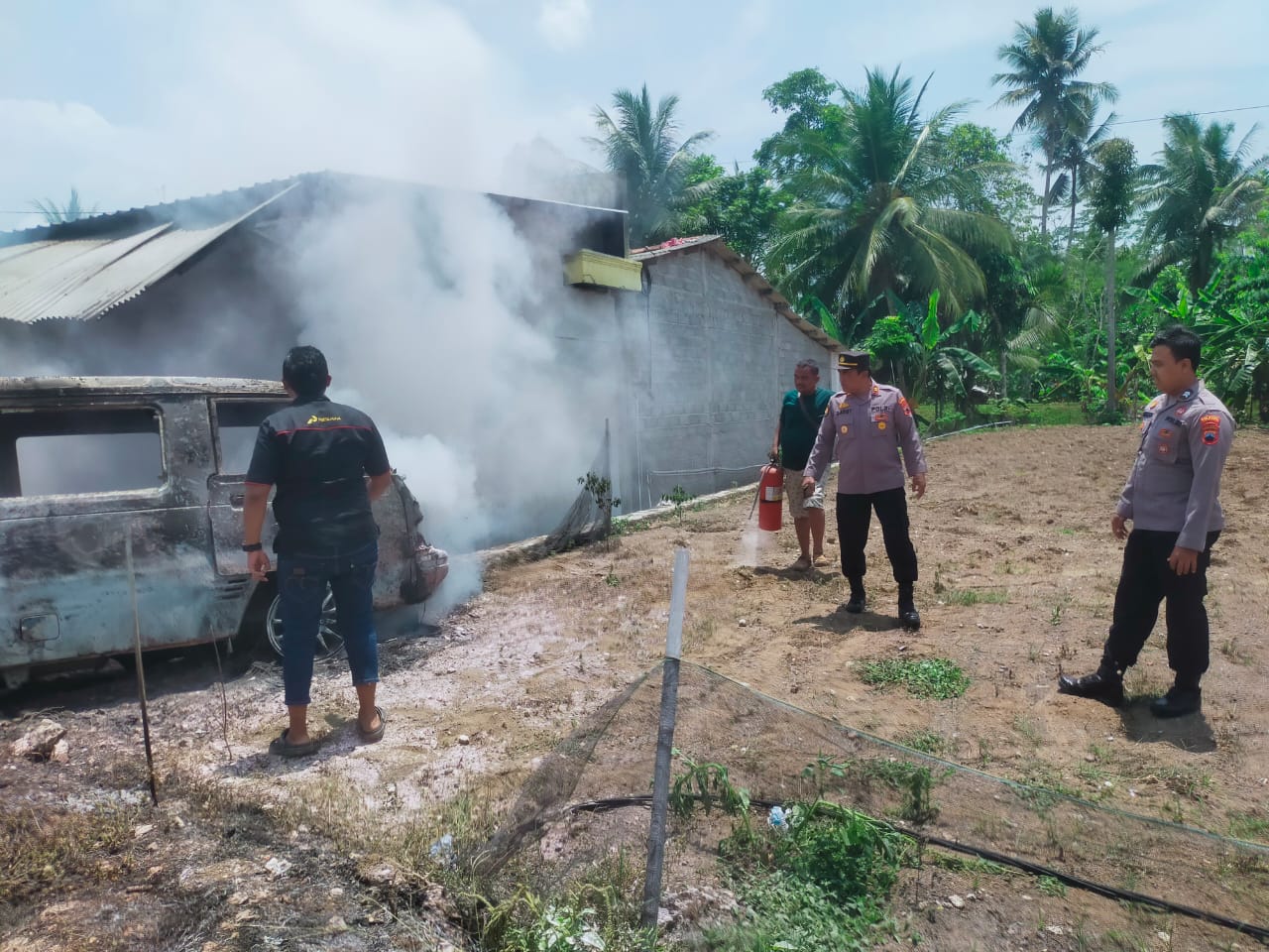 Mobil Minibus Terbakar di Patimuan, Cilacap, Usai Isi Bahan Bakar di SPBU 