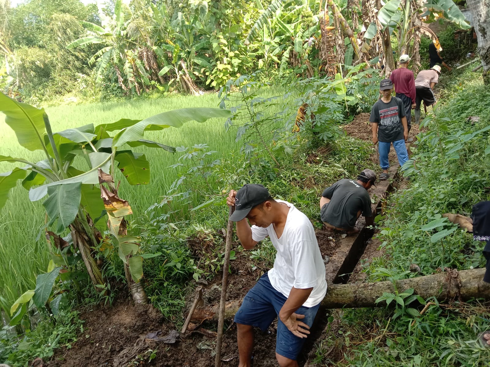 Gotong-royong, Warga Tamanwinangun Jaga Kebersamaan