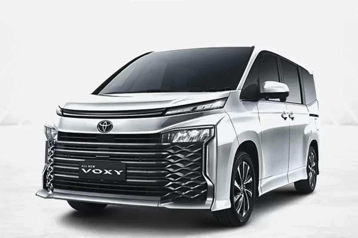 Update Harga Toyota Voxy Bekas di 2025: Alternatif Terjangkau Mobil Keluarga Mewah Mirip Alphard