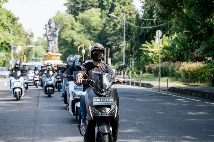 Tips Berkendara Motor di Jalan Raya yang Aman