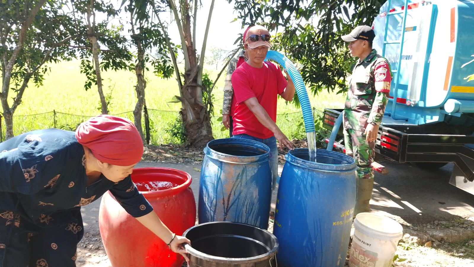 BPBD Banyumas Salurkan 30 Ribu Liter Air ke Nusadadi, Kemarau Bikin Sumur Makin Asin, Warga Kesulitan Air 