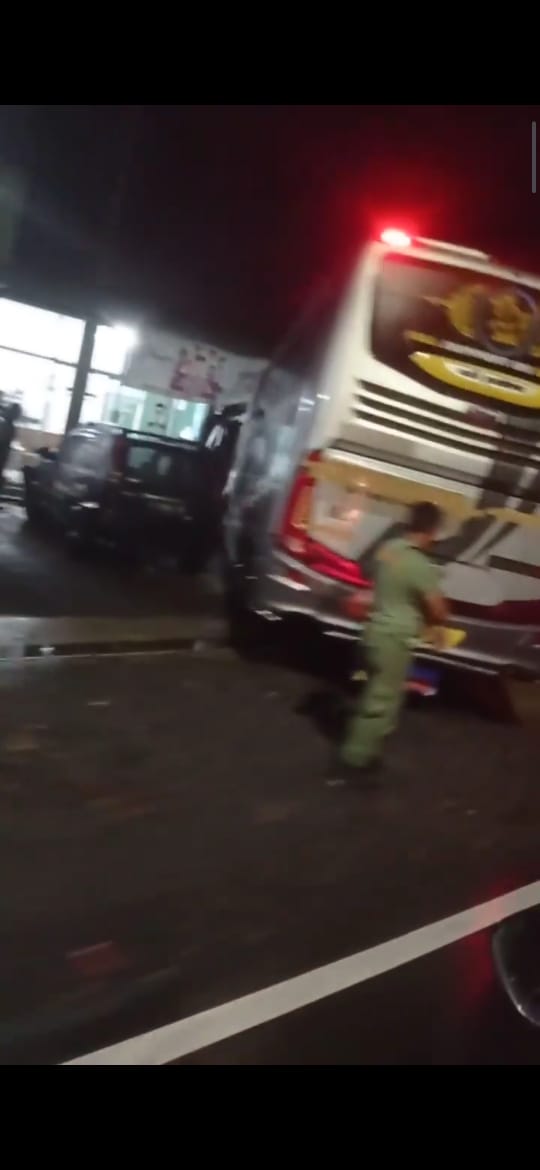 Kecelakaan Beruntun, Bus Tabrak 2 Mobil dan Apotek di Jalan Cilongok Ajibarang, Ini Kronologinya