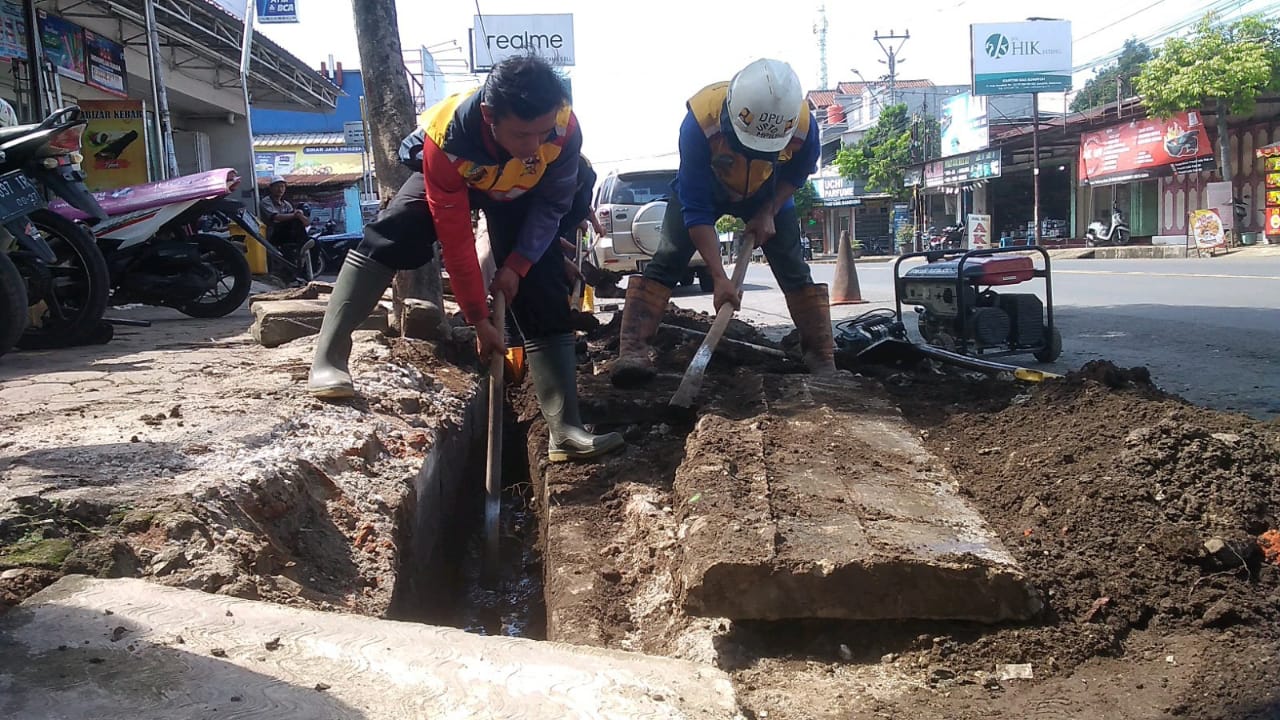 Pembongkaran Penutup Liar Drainase Tersisa 30 Persen