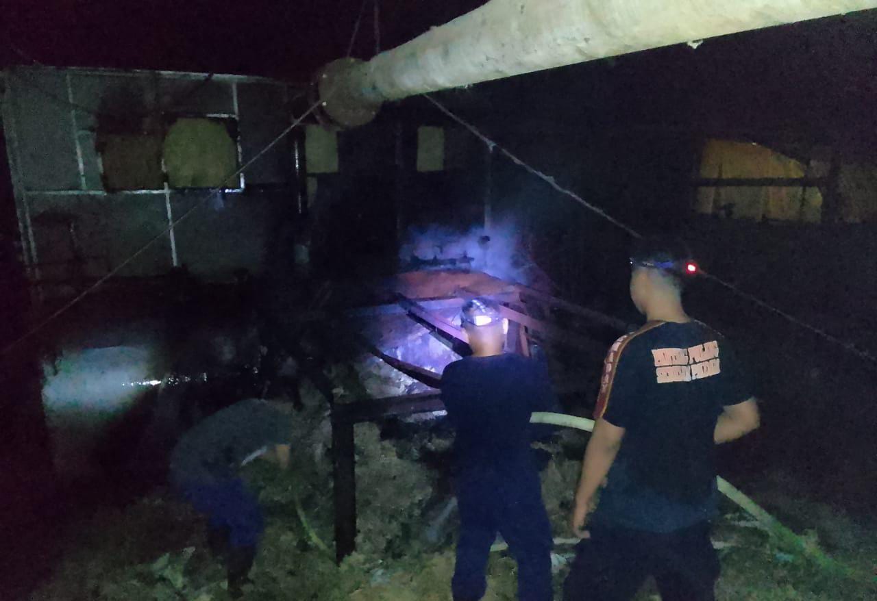Kerugian Kebakaran Gudang Pengolahan Bulu Ayam di Desa Rawaheng Wangon Capai Rp 50 Juta 