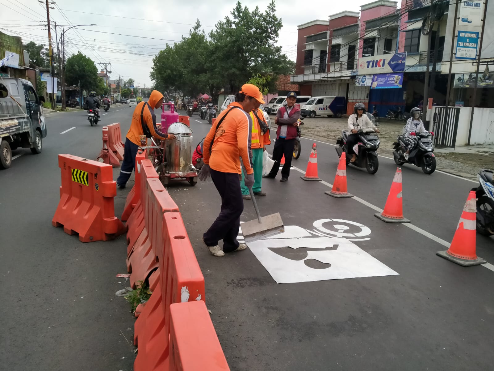 Pemarkaan Jalan dan Ruang Henti Sepeda Motor Dibagi Tiga Tahap