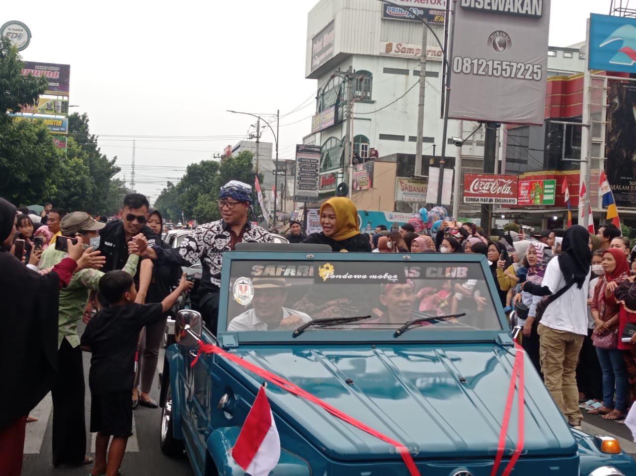 Serunya Karnaval Mobil Hias di Kota Purwokerto, Bupati Husein: Tetap Jaga Kekompakan dan Kerukunan