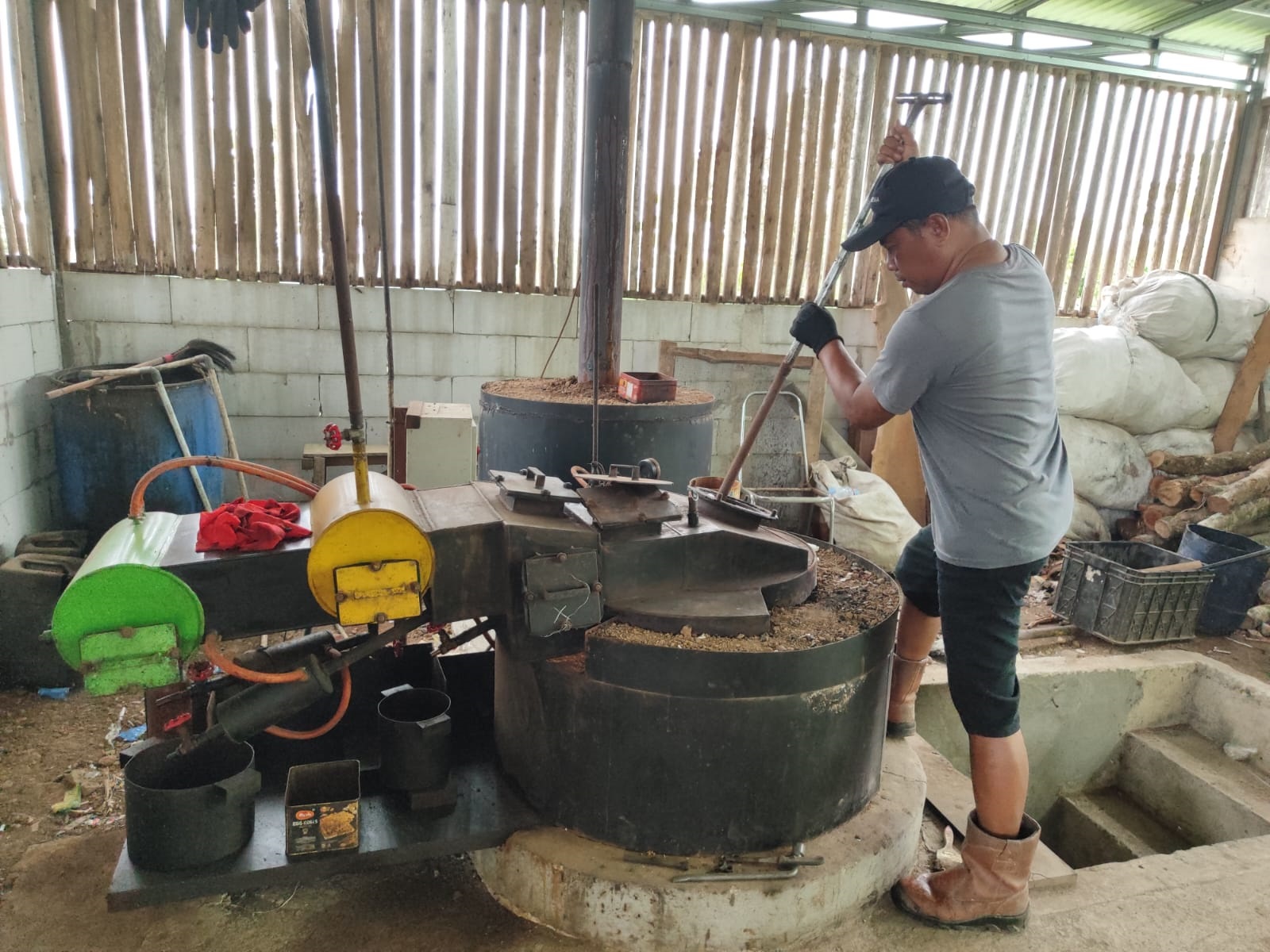 Kisah Suswanto, Pejuang Sampah di TPS3R Kutasari, Purbalingga