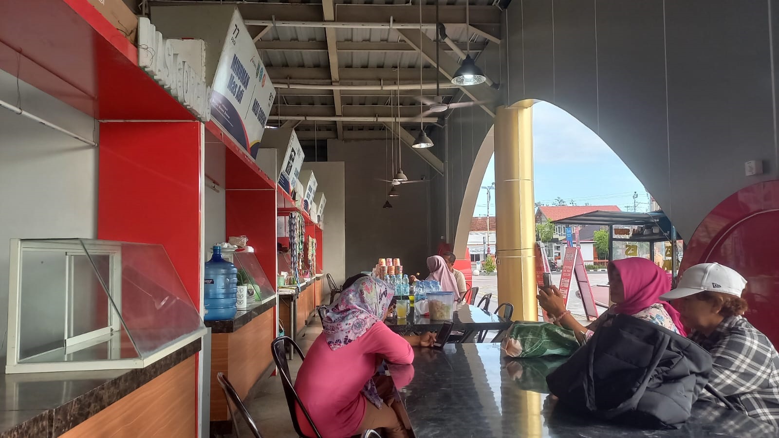 Pedagang Kapal Mendoan Ngadu ke Bupati